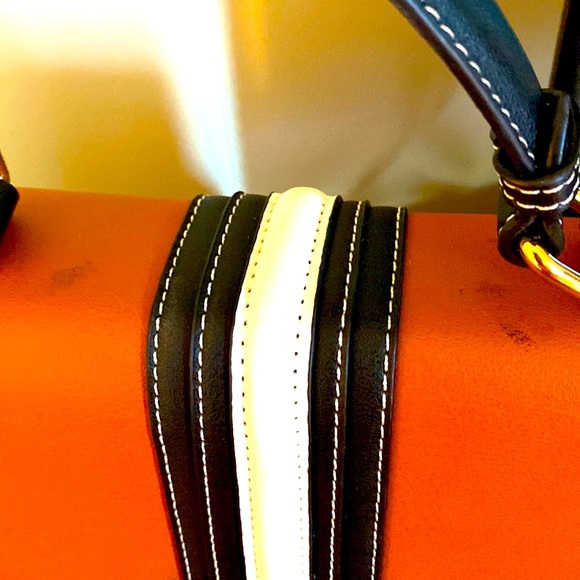 Camel colored purse - Picture 3 of 9